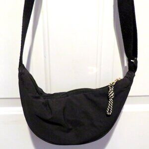 Universal Threads Crescent Shape Hobo Black Adjustable Crossbody Bag
